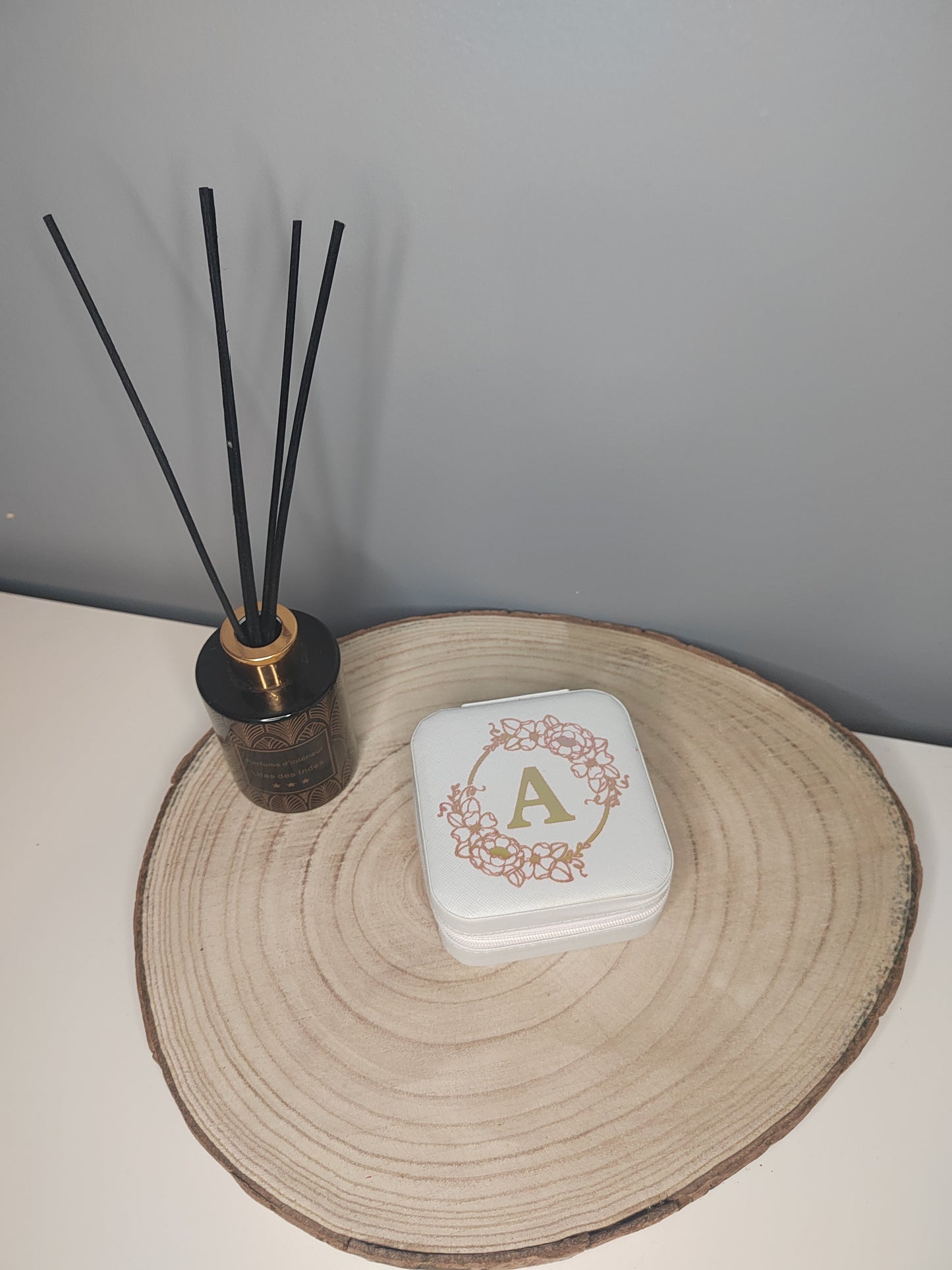 boîte à bijoux blanche